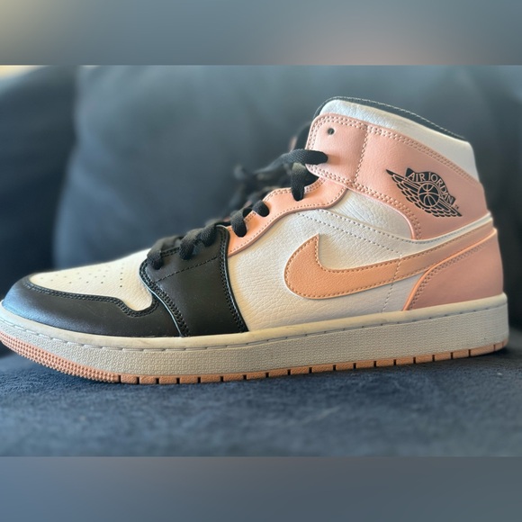 Men’s Jordan 1 Mid Arctic Orange Black Toe👟🏀 - Picture 4 of 6